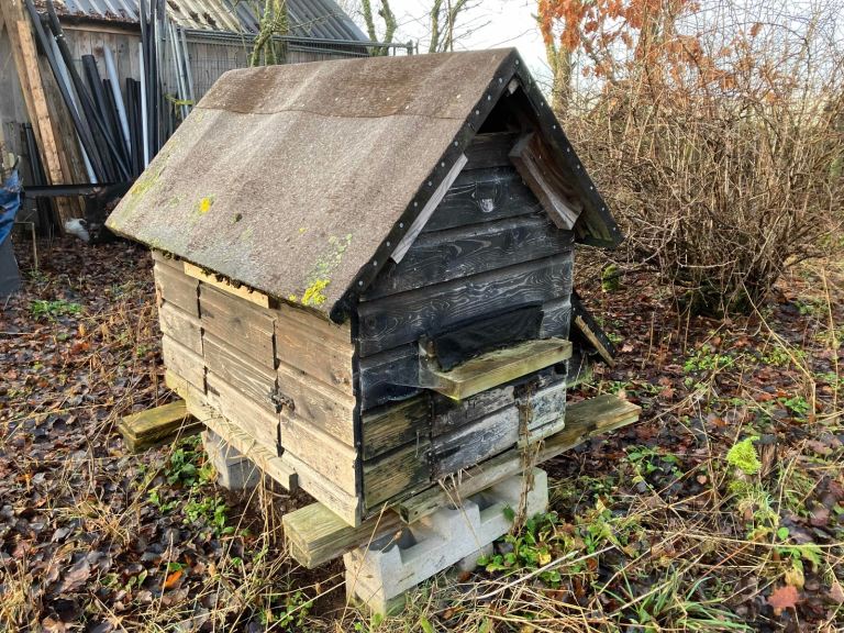 Hen house & feed hopper
