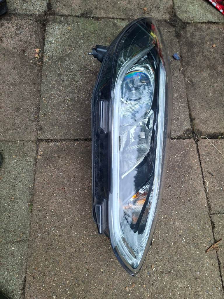 Headlight Ford Fiesta