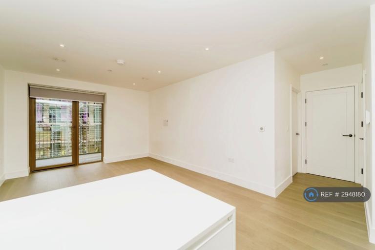 1 bedroom flat in Hive House, Brentford/Kew, TW8 (1 bed) (#2948180)