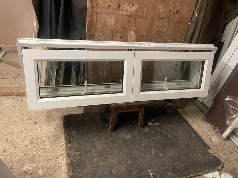 H 46.5 x W 159 cm - UPVC DOUBLE GLAZED WINDOW - CLEAR GLASS - GOOD CONDITION (REF: LJ189)