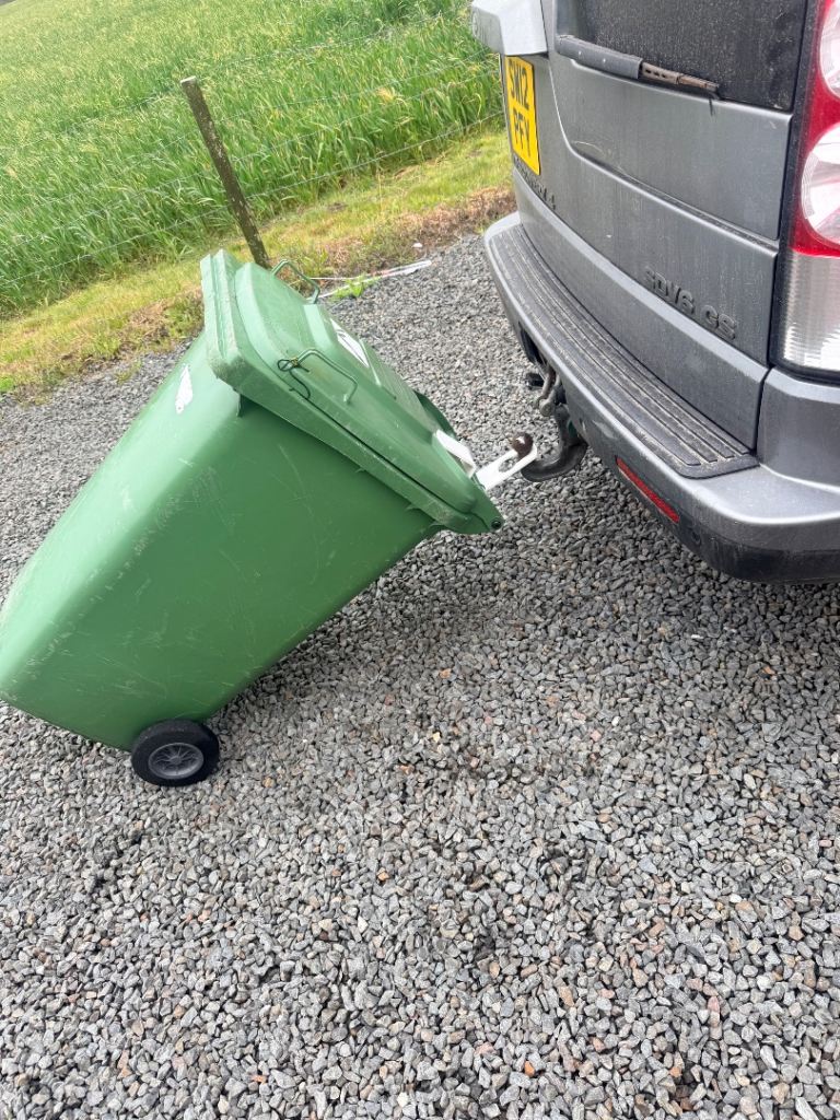 TOW YOUR WHEELIE BINS