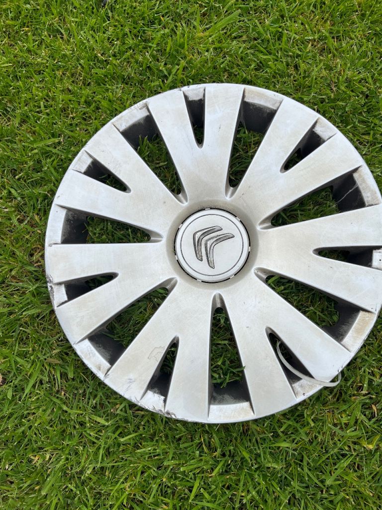 Genuine Citroen berlingo wheel trim 
