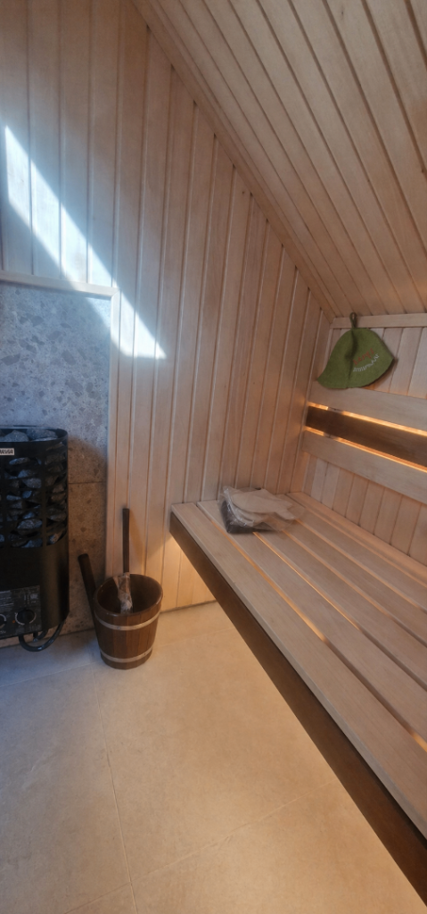 Bespoke Linden Sauna 