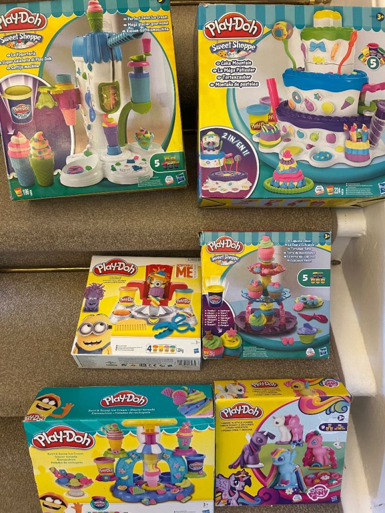 6 Play Doh sets