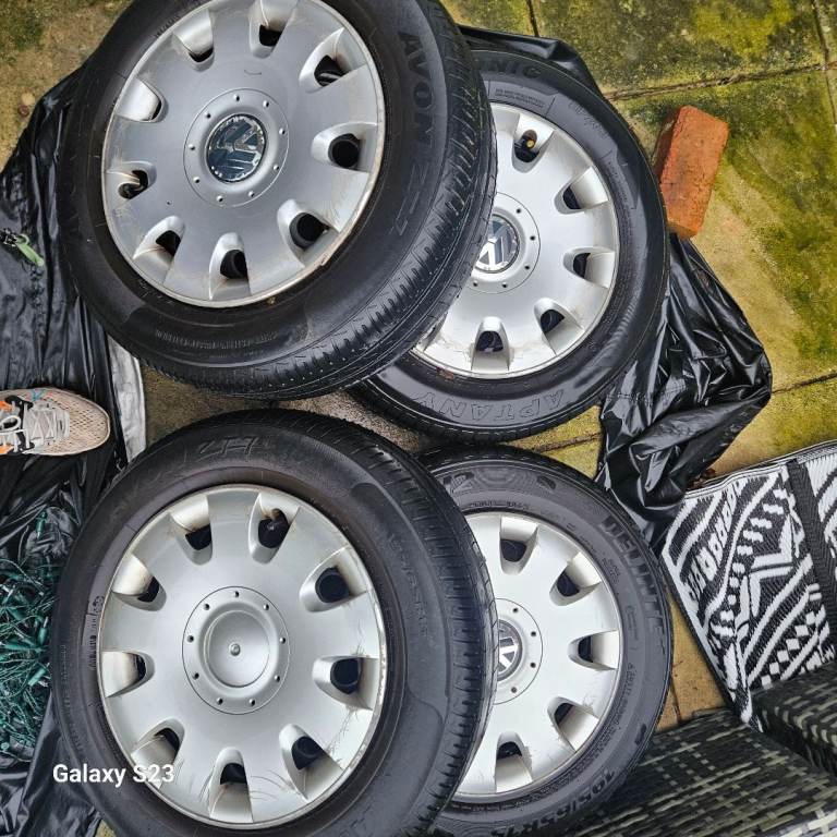 VW 15" ALLOY WHEELS AND TYRES