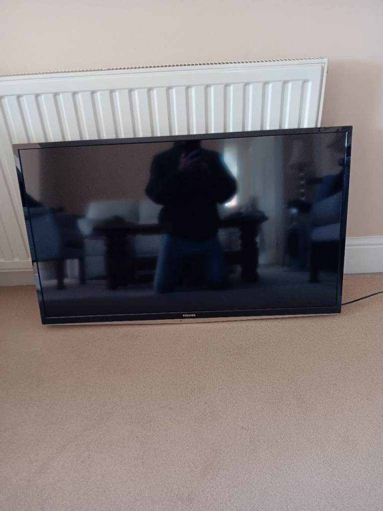 TOSHIBA freeview 40 inch TV