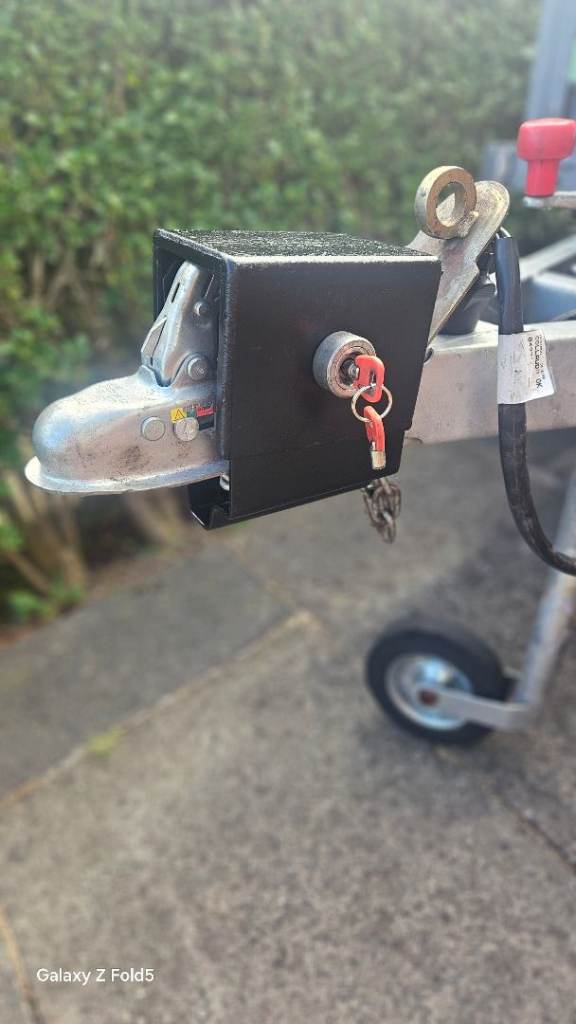 Bulldog hitch lock for trailer  shown in pictures 
