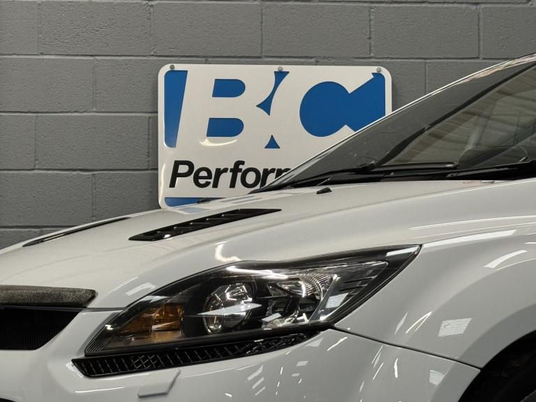 FORD FOCUS 2.5 RS White Manual Petrol 2009
