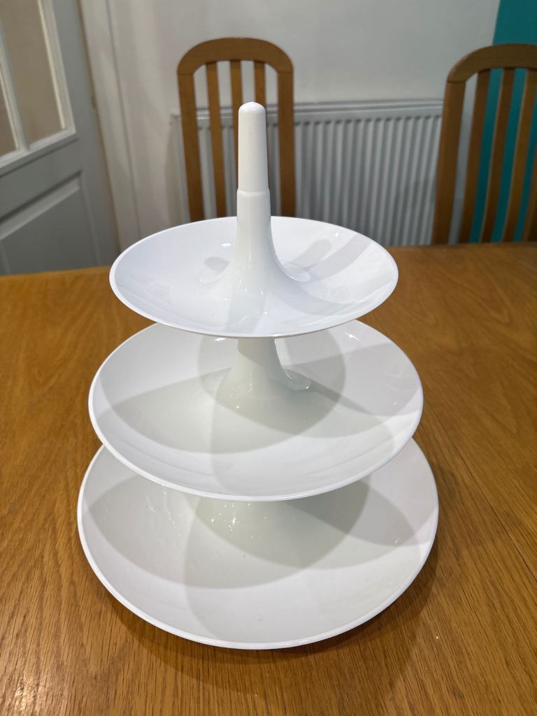 White plastic display for cupcakes / chocolates 