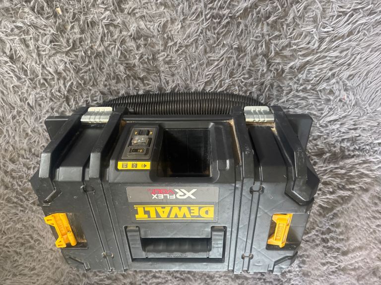 Dewalt 54v extractor with Bluetooth wrist control
