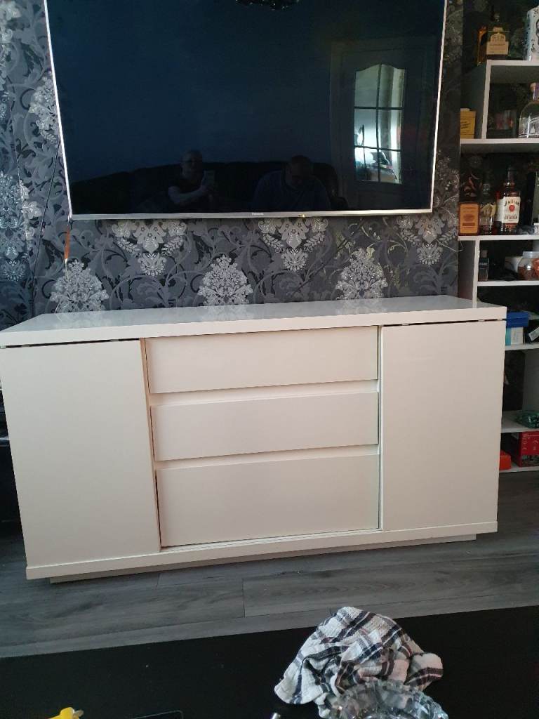 Sideboard.