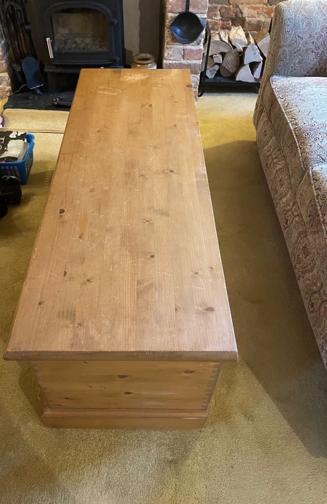 Storage/coffee table 