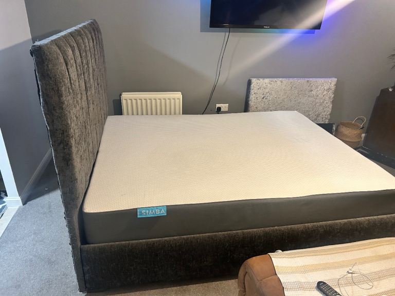 King size bed with simba mattress £75