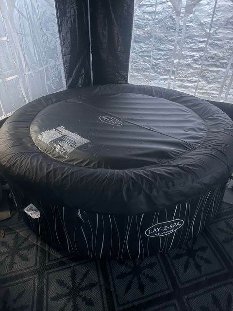 LAY-Z-SPA Hollywood AirJet Inflatable Hot Tub - Black (Used)