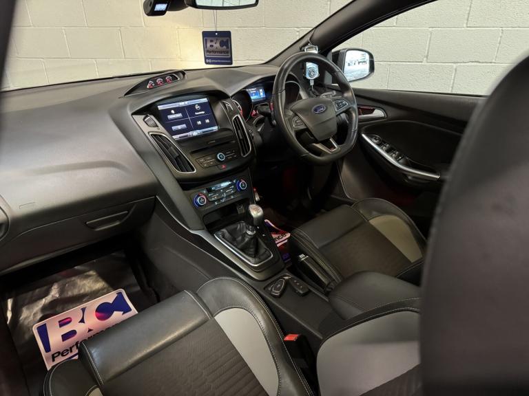 FORD FOCUS 2.0 T EcoBoost ST-2 Black Manual Petrol 2016