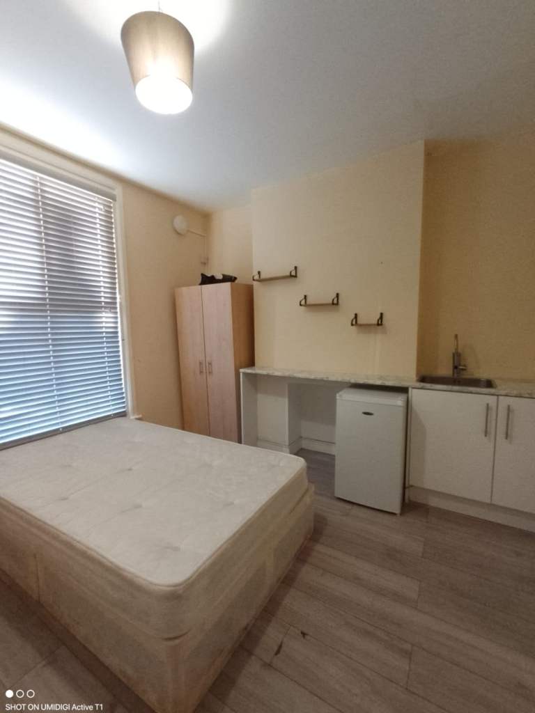 HMO Studio Flat – Lewisham Area - SE6 1UP – DSS Welcome (35+)