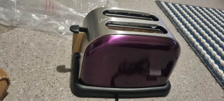 Brand new 2 slice toaster