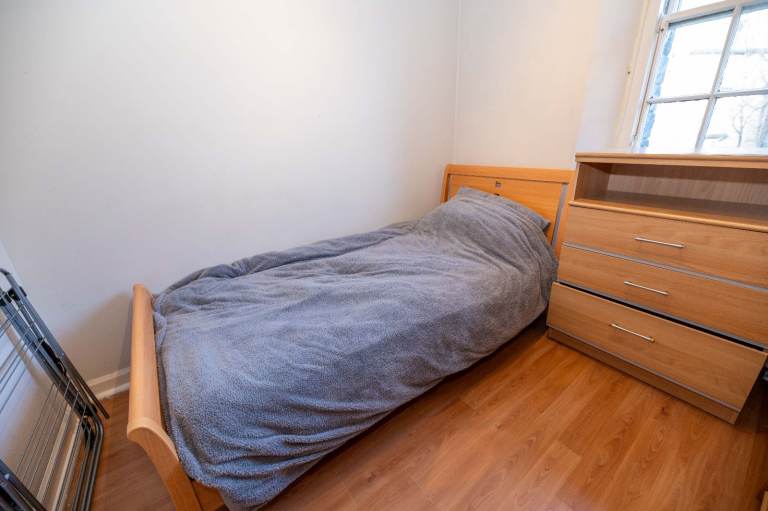  NOT HMO: Stunning, 3 bedroom, 1st floor flat in Southside – available January