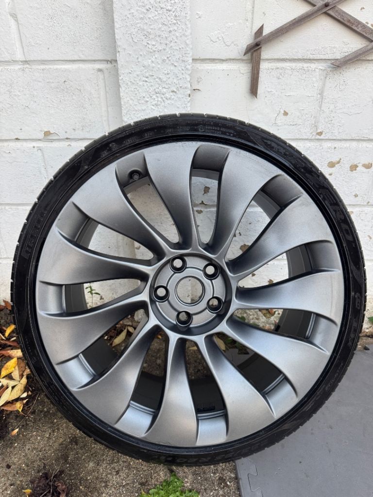 Tesla model 3 alloy wheel + pirelli tyre 20” 