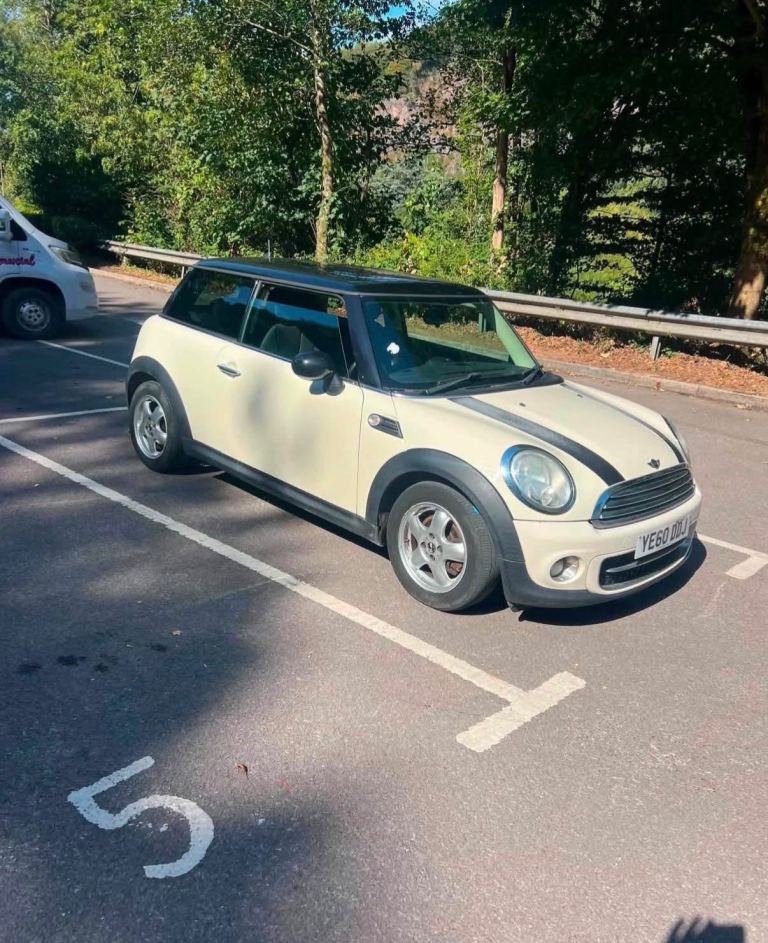 Mini Cooper Hatchback 2010
