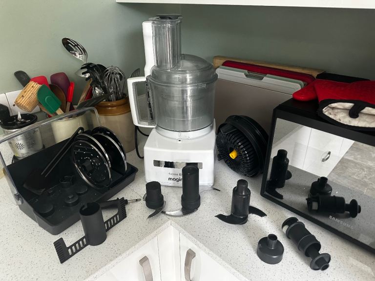 Magimix Cuisine 5200 Food Processor with Accessories – Good Condition