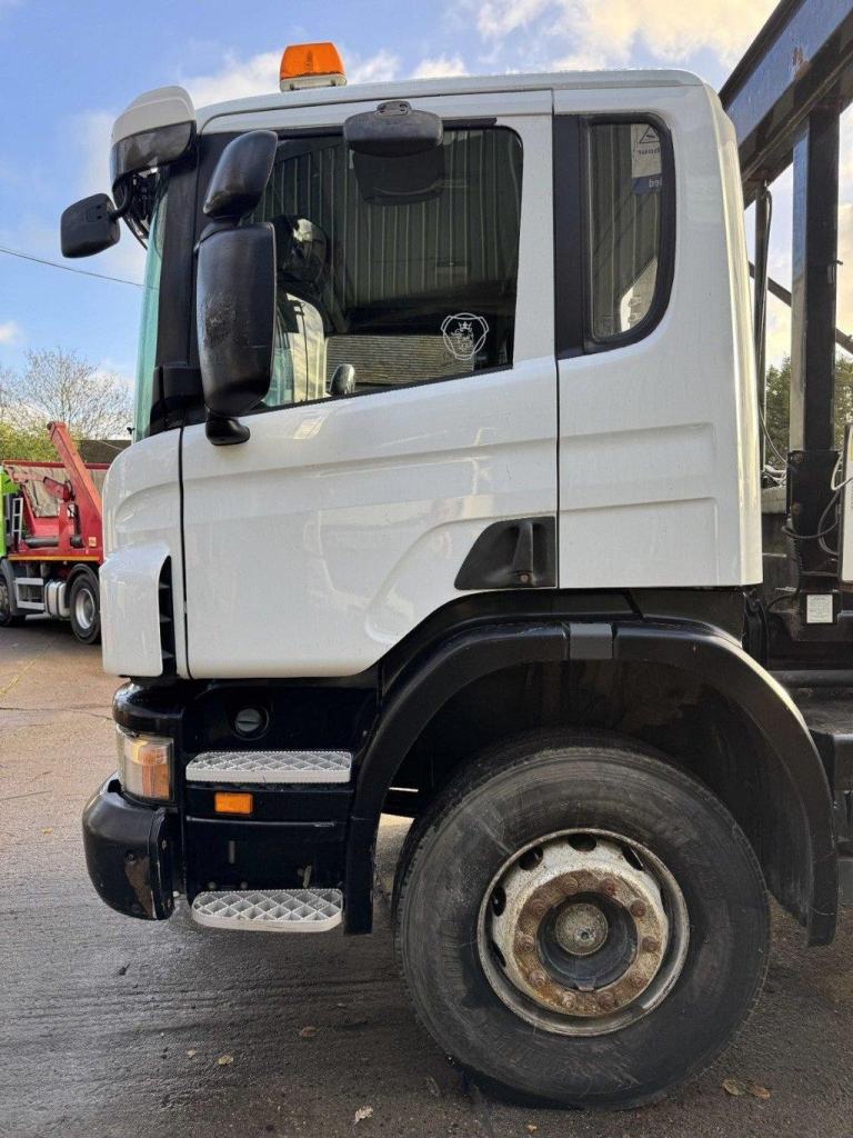 2009 SCANIA P380 8X4 HOOK LOADER