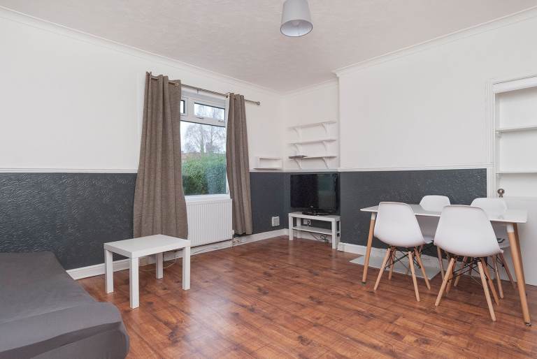Bright and contemporary, 3-bedroom, HMO flat in Saughton – available July