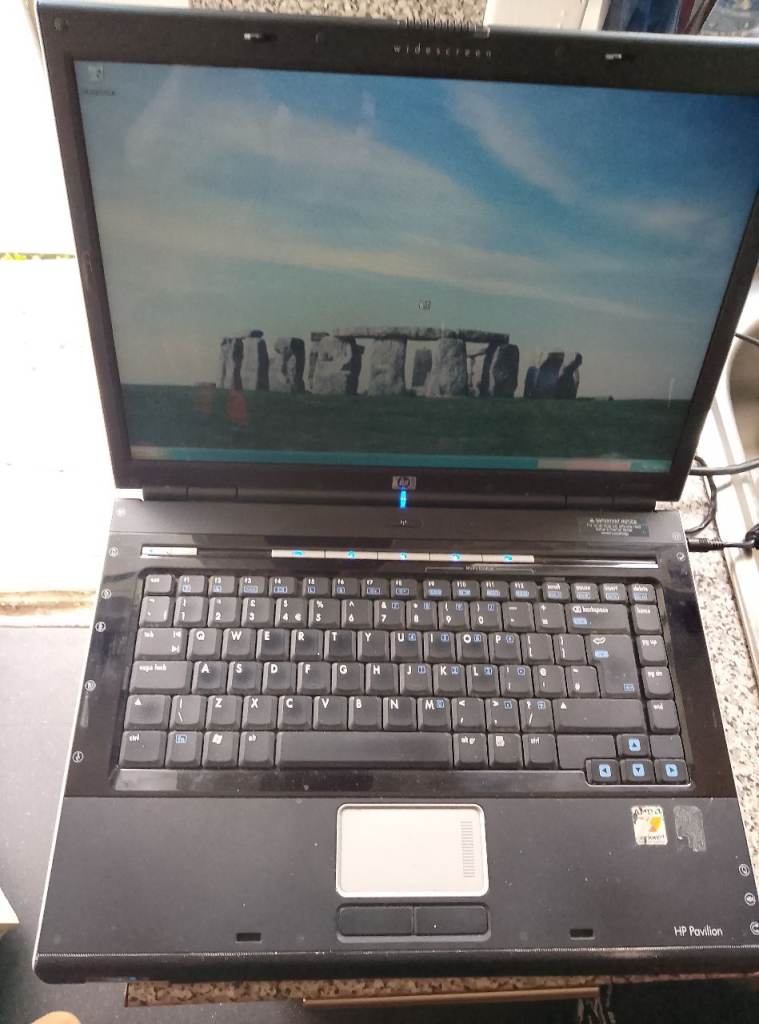 Hp wireless laptop with dvd and charger 