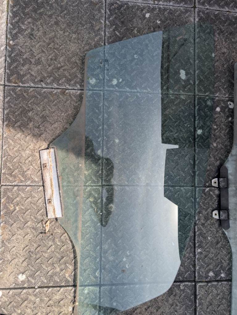 VAUXHALL CORSA WINDOW GLASS FRONT RIGHT DRIVERS OSF 2006 - 2010