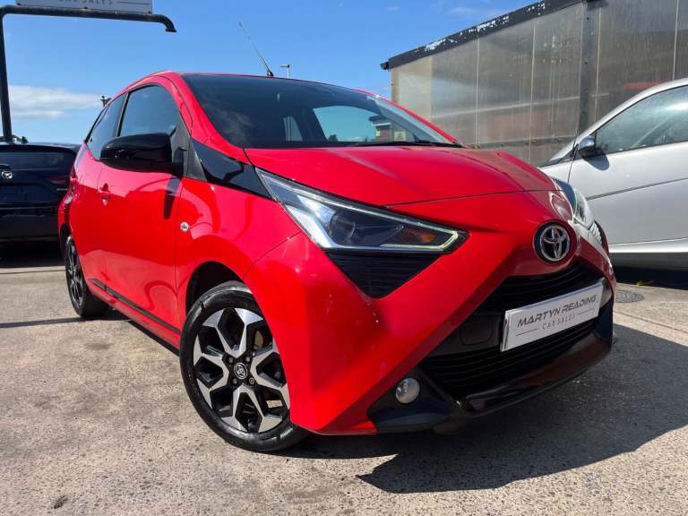 TOYOTA AYGO 1.0 VVT-i x-trend in Super Red 2021
