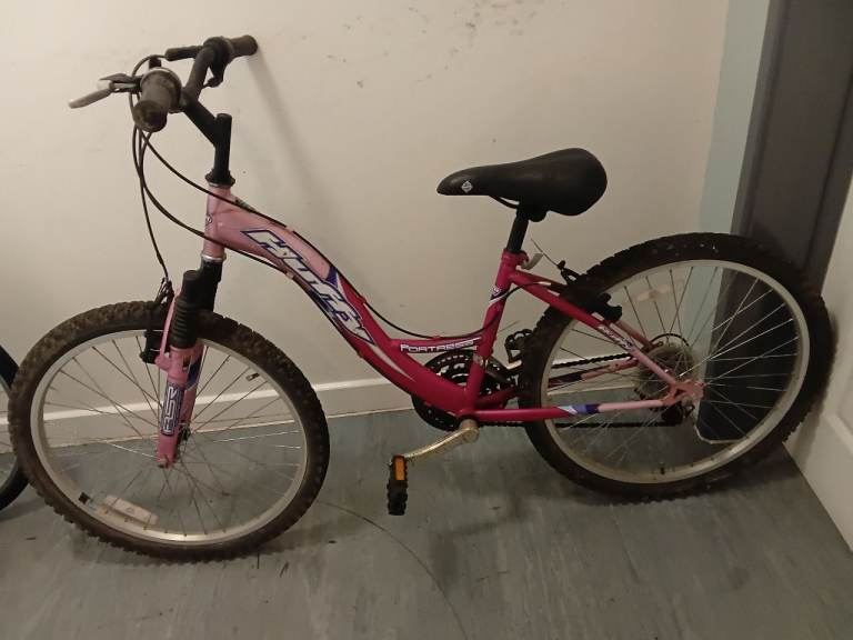 Bike huffy girls bike.  24 inch wheels. 