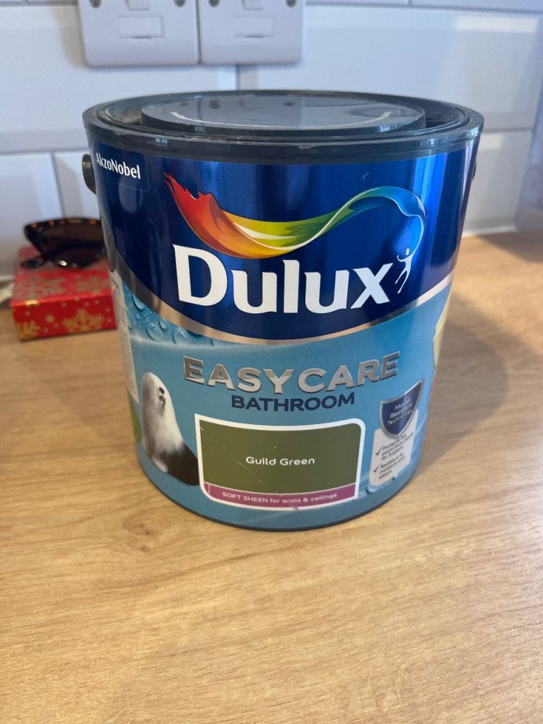 New Dulux Easycare Bathroom Paint - Guild Green