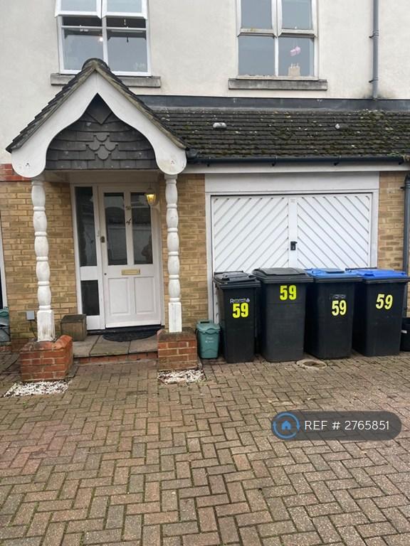 6 bedroom house in Nightingale Shott, Egham, TW20 (6 bed) (#2765851)