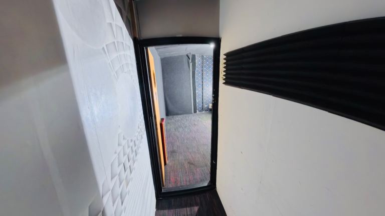 Live/Work Studio to Rent Hackney - Skylight, Sound Proof, Bills Included