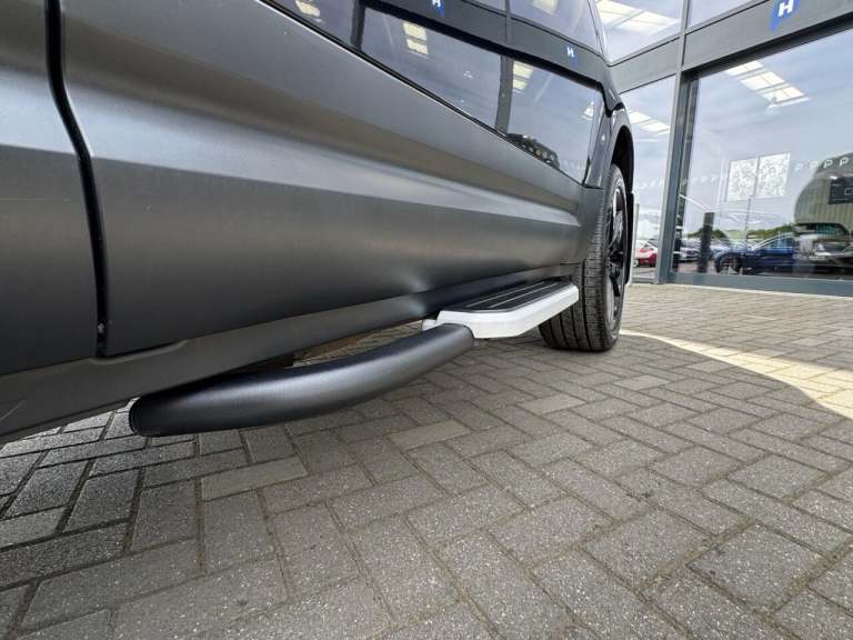 2023 Land Rover Defender 3.0 D250 Hard Top SE Auto PANEL VAN DIESEL Automatic