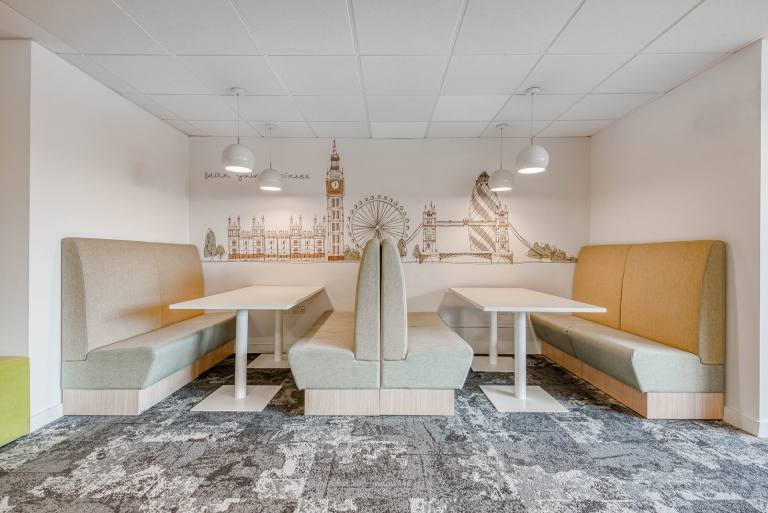 Gloucester - GL1 3AJ \ Office for Rent with Flexible Move-In Options 3 Workstations