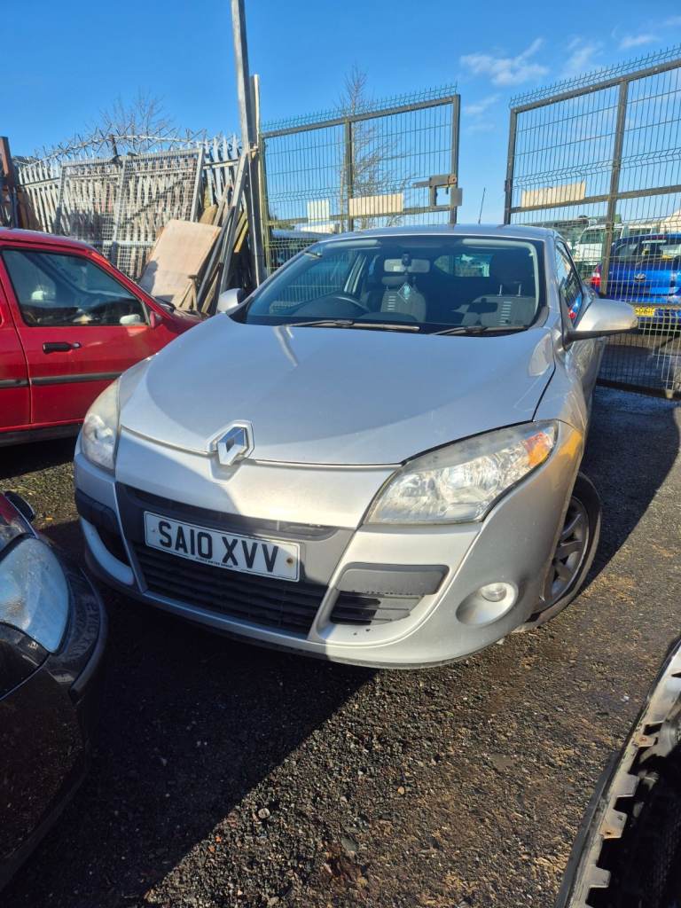 2011 RENAULT MEGANE 1.6 16V PETROL BREAKING FOR PARTS