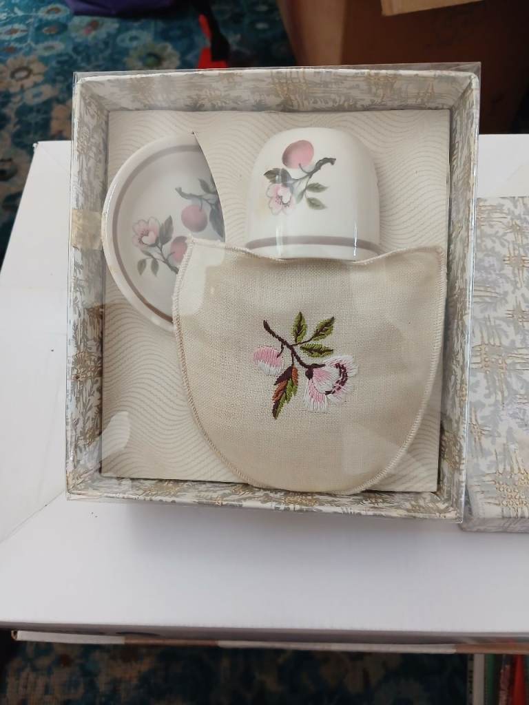 Irish Cabin Pure Linen Egg Cosy Set – New in Box