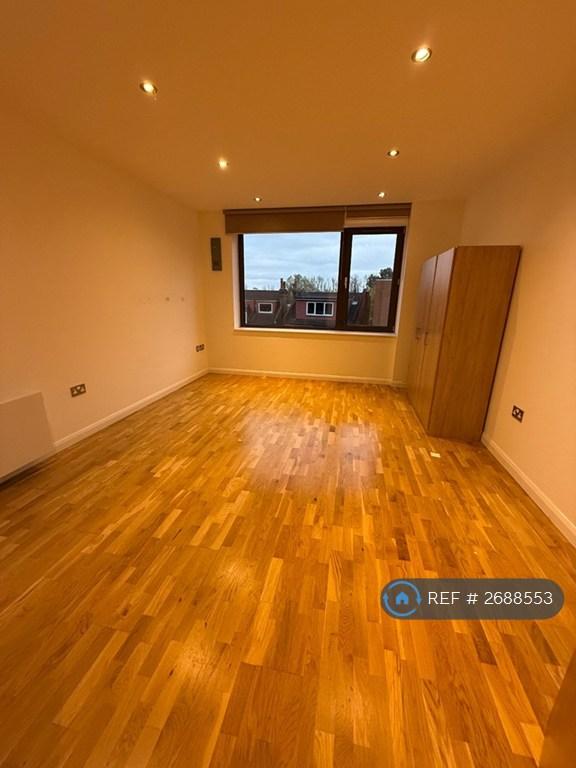 Studio flat in Carnegie House, Harrow, HA1 (#2688553)