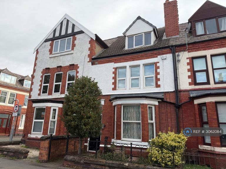 1 bedroom flat in Wilderspool Causeway, Warrington, WA4 (1 bed) (#3062084)