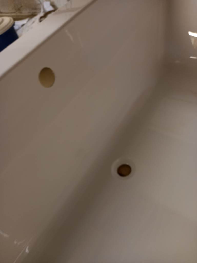 BATH UNUSED STORED IN GARAGE.  AS NEW CONDITION Halcyon Square 1750 x 800