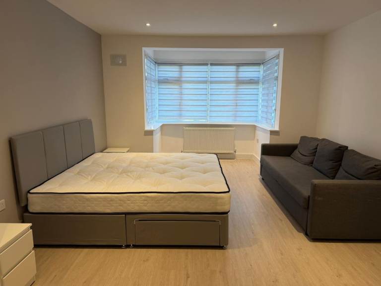 4 Ensuite rooms—couple welcome — Bills incl 