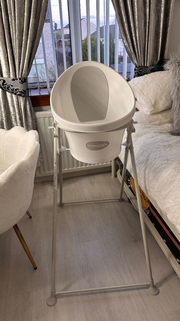Shnuggle baby bath and stand
