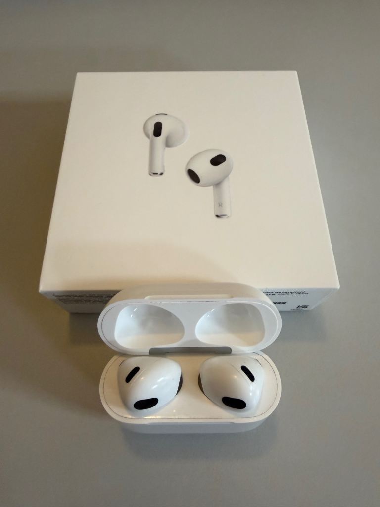 Apple Airpods 3 with Wireless Charging in Immaculate Condition for Sale