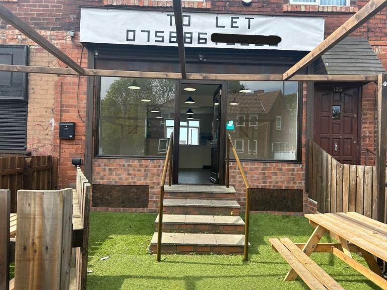 Shop to let, Benwell, Newcastle - Class E - £700 pm