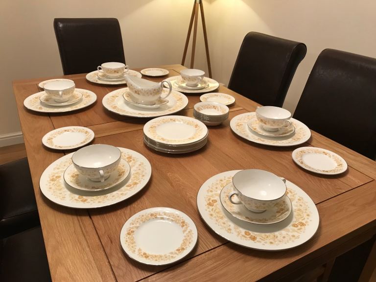 China Dinner set ‘Wedgwood Mimosa’
