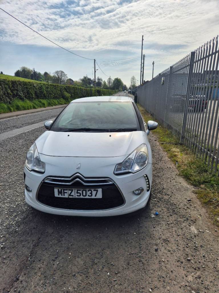 Citroen, DS3, Hatchback, 2011, Manual, 1560 (cc), 3 doors
