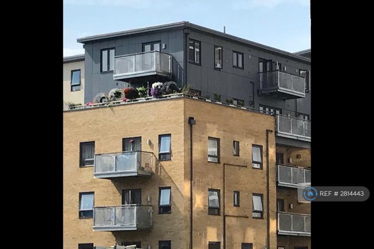 2 bedroom flat in Empire Reach, Chatham Kent, ME4 (2 bed) (#2814443)