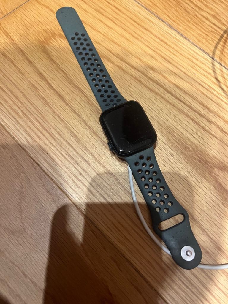 Apple Watch SE (2nd Gen) – Excellent Condition