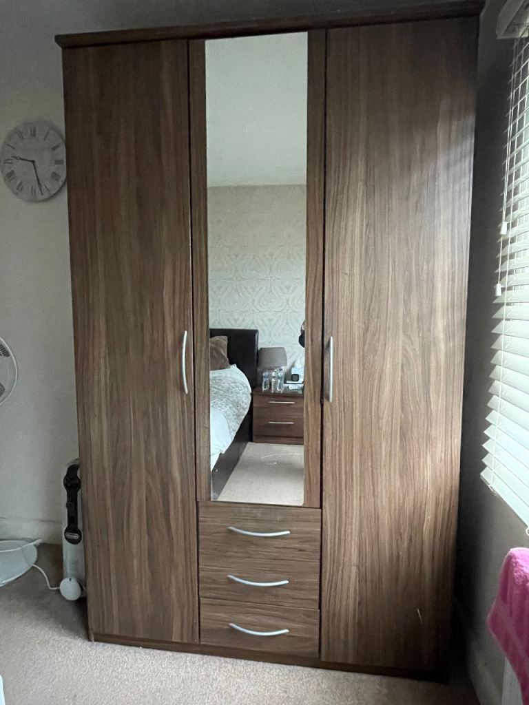 Beautiful wardrobe for sale excellent condition 